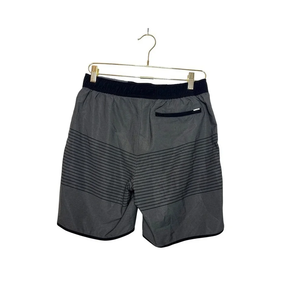 Vuori Banks Shorts Mens Small Charcoal Linear Stripe Grey Boardshorts V330 7in